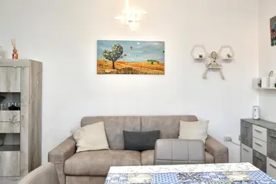 Area soggiorno di Perla Apartment con vista mare