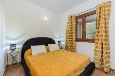 Letto o letti in una camera di SPLENDIDO APPARTAMENTO SAN TEODORO La Suaredda