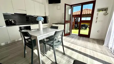 Cucina o angolo cottura di Blu Caletta - waterfront apartment with garden