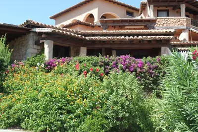 Giardino di Cozy Villa with wonderful view in Puntaldia
