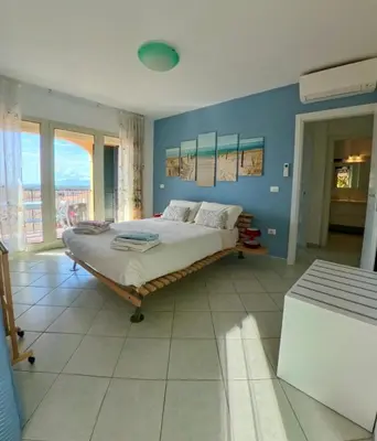 Letto o letti in una camera di Modern Seaview Townhouse - Workcation friendly