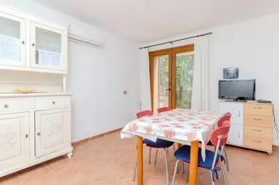 TV o dispositivi per l'intrattenimento presso Green Oasis - 2 Min Walk from Cala Girgolu