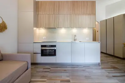 Cucina o angolo cottura di GuestHost - Poolside Paradise Near the Beach