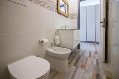 Bagno di GuestHost - Poolside Paradise Near the Beach