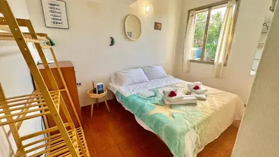 Letto o letti in una camera di Tina's Tiny House - 10 meters from the beach