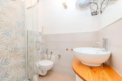 Bagno di Splendido Monolocale con Giardino Olbia