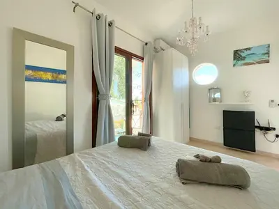 Letto o letti in una camera di Villa syloic avec piscine filtrée hors sol pour enfants