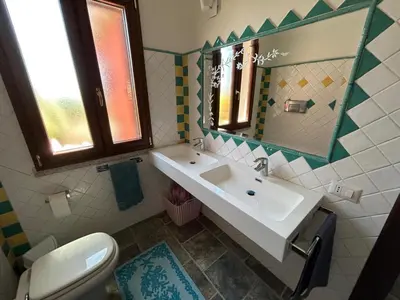 Bagno di Villa con giardino e spettacolare vista mare a Porto San Paolo