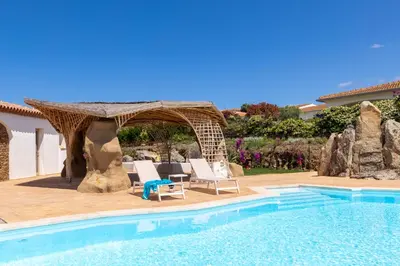 Piscina di Menhir Boutique Apartments- Adult Only- by Obiettivo vacanza Budoni o nelle vicinanze
