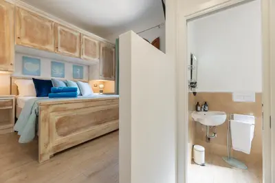 Letto o letti in una camera di Riva rooms - by Obiettivo vacanza Budoni