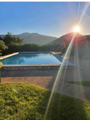 Piscina di Villa immersa nella natura -Piscina condivisa- o nelle vicinanze