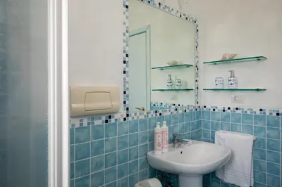 Bagno di Appartamento la Via del Mare by Wonderful Italy