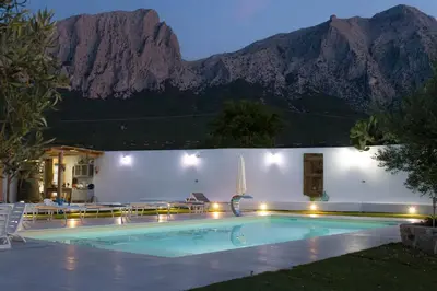 Piscina di Dimora S'Ena Manna o nelle vicinanze