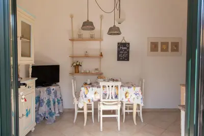 Cucina o angolo cottura di La Pavoncella Marina - Cozy home near Porto Taverna