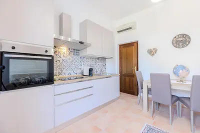 Cucina o angolo cottura di Delizioso Appartamento San Teodoro Lu Fraili
