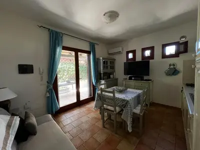 TV o dispositivi per l'intrattenimento presso Relax in Olbia Apartment with Private Garden 2 Bedrooms