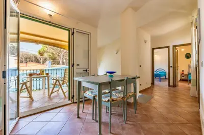 Patio o area all'aperto di House 8 beds overlooking a pine forest at just 600 mt from the sea