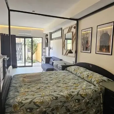 Derosas House