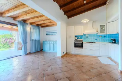 Cucina o angolo cottura di Villa Capo Coda Cavallo con Piscina