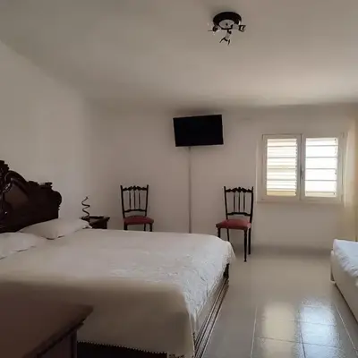 Family & Friends - Room 1 - Second Floor - shared bathroom