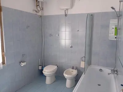 Bagno di Family & Friends - First floor - South West wing - Fully equipped with view - 15 minutes drive by car to the seaside