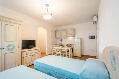 Letto o letti in una camera di Charming Baia Marina 1 bedroom premier Apartments with Terrace balcony sleeps 4
