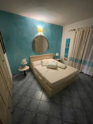 Letto o letti in una camera di Sardegna colori e profumi