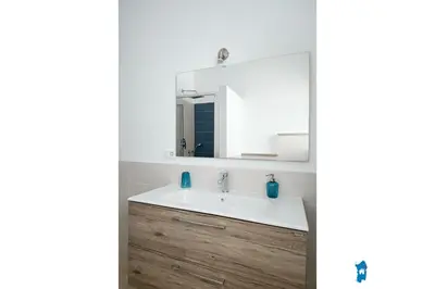 Bagno di Villa con piscina by budoniaffiti