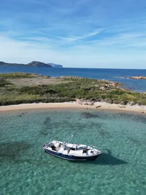 Paesaggio naturale nelle vicinanze delle barche
