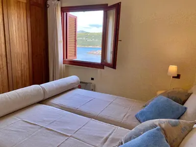 Letto o letti in una camera di Luxury apartment Ginestra sea view with common swimming pool just 50 mt from the beach