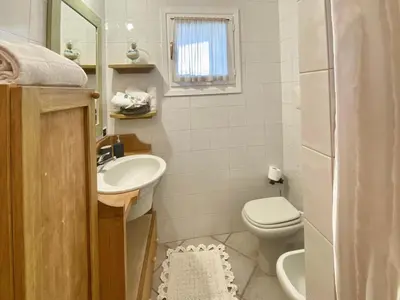 Bagno di Luxury apartment Ginestra sea view with common swimming pool just 50 mt from the beach