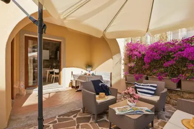 Area soggiorno di Residence Moresca , Appartamento Tavolara con Giardino e Vista Mare a 80 mt dalla Spiaggia