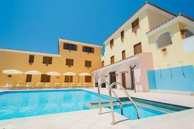 Piscina di Residence Cala Viola o nelle vicinanze