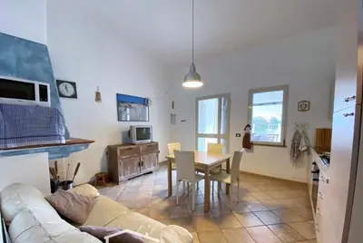 TV o dispositivi per l'intrattenimento presso Free Parking San Teodoro 4 from the sea BBQ