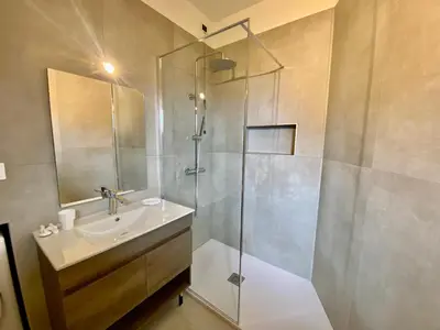 Bagno di ISA - Luxury apartment Elicriso sea view with common swimming pool just 100 mt from the beach