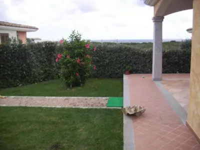 Giardino di Holiday Home mit Wasserblick by Interhome