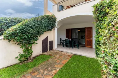 Giardino di Bright apartment 300mt from the beach