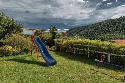 Area giochi per bambini di Cozy apartment surrounded by nature