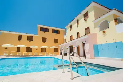 Piscina di Spacious apartment with shared pool o nelle vicinanze