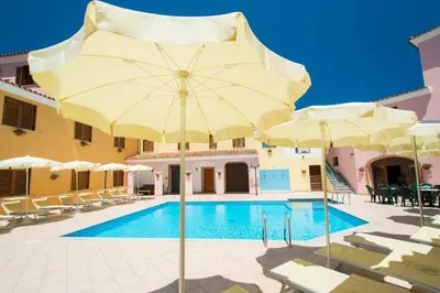 Piscina di Comfy flat with terrace and pool o nelle vicinanze