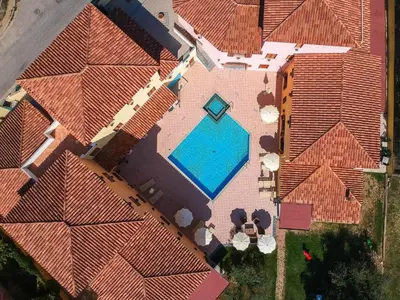 Piscina di Comfy flat with terrace and pool o nelle vicinanze