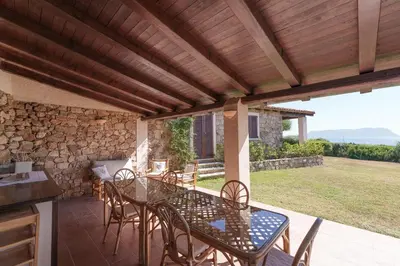 Paesaggio naturale nelle vicinanze della villa