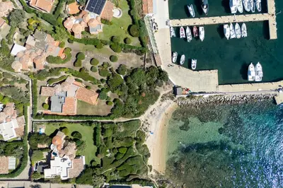 Paesaggio naturale nelle vicinanze della villa