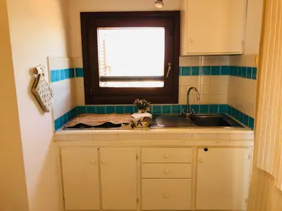 Cucina o angolo cottura di Bilocale degli Oleandri vista mare Porto Taverna