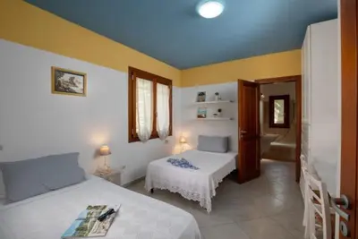 Letto o letti in una camera di Casa Olbia con giardino