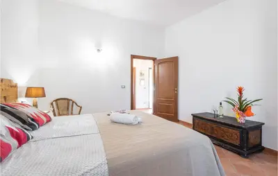 Letto o letti in una camera di Gorgeous Home In Orosei With Wifi
