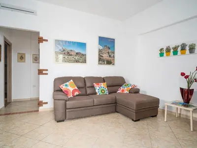 Area soggiorno di Apartment Wohnung 'Casa Sale' mit Bergblick by Interhome
