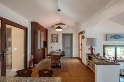 Cucina o angolo cottura di Villa La Torretta - Waterfront & Direct Beach Access