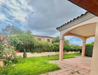 Giardino di ISS Travel, Apartment Euro in San Teodoro, groundfloor, 2 bedrooms, 6 beds, with air conditioning