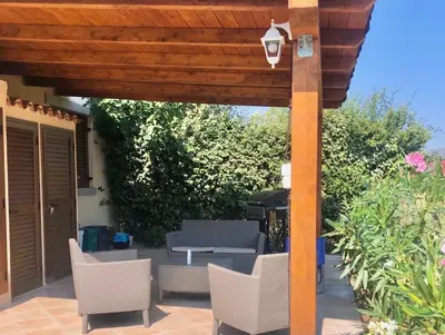 Giardino di ISS Travel, Apartment Euro in San Teodoro, groundfloor, 2 bedrooms, 6 beds, with air conditioning